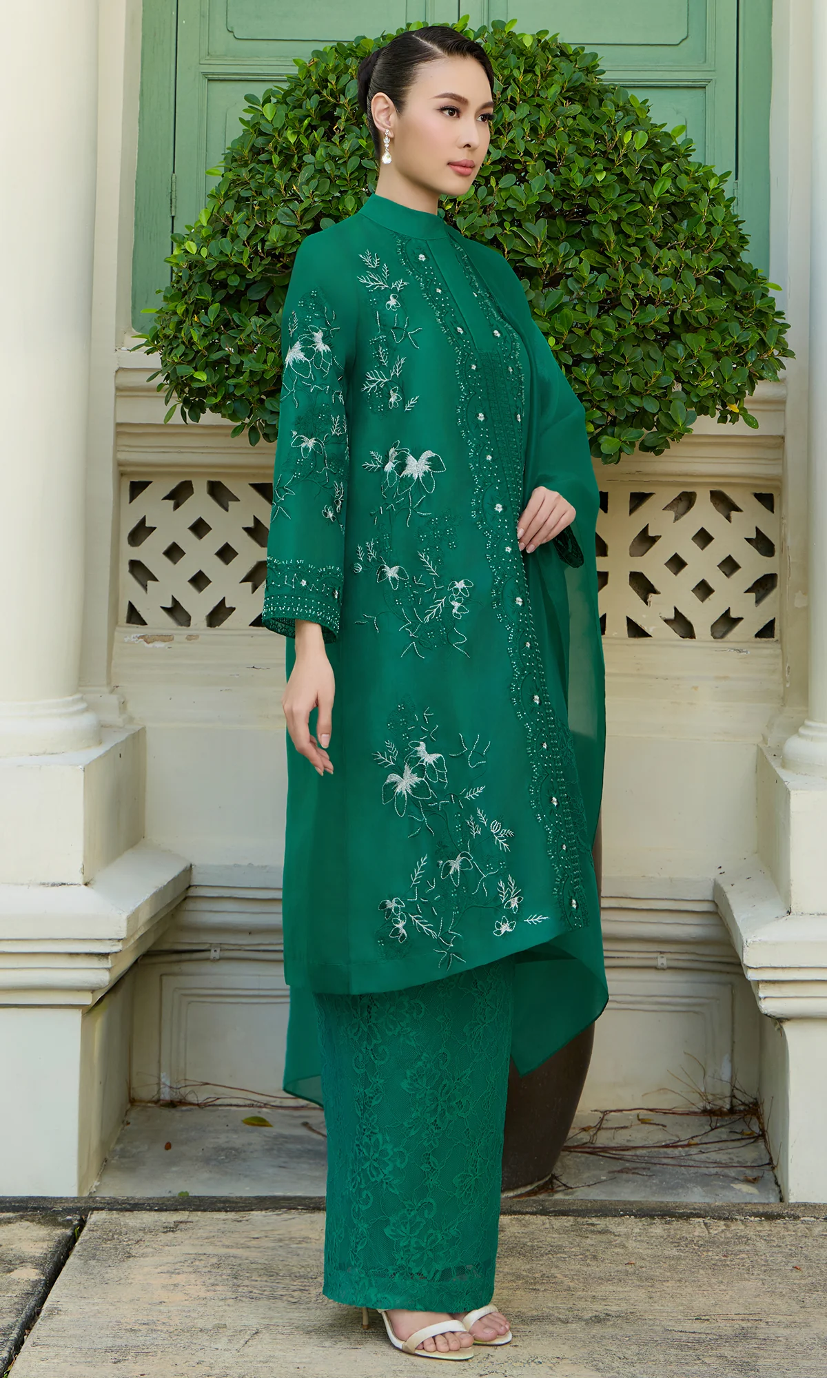 Azeeza Kurung in Parakeet Green - Image 3