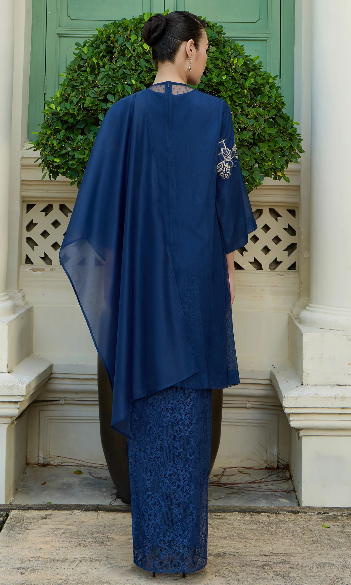 Hudaa Kurung in Navy Blue - Image 4
