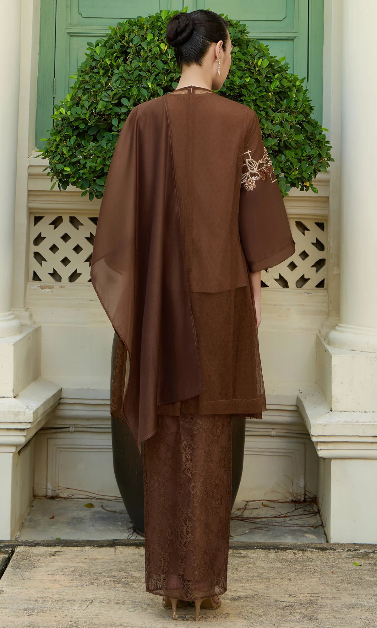 Hudaa Kurung in Rich Brown - Image 3
