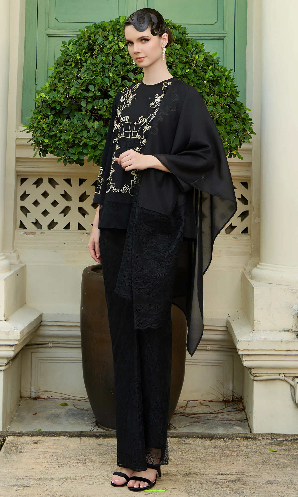 Loriva Kurung in Black Gold - Image 3